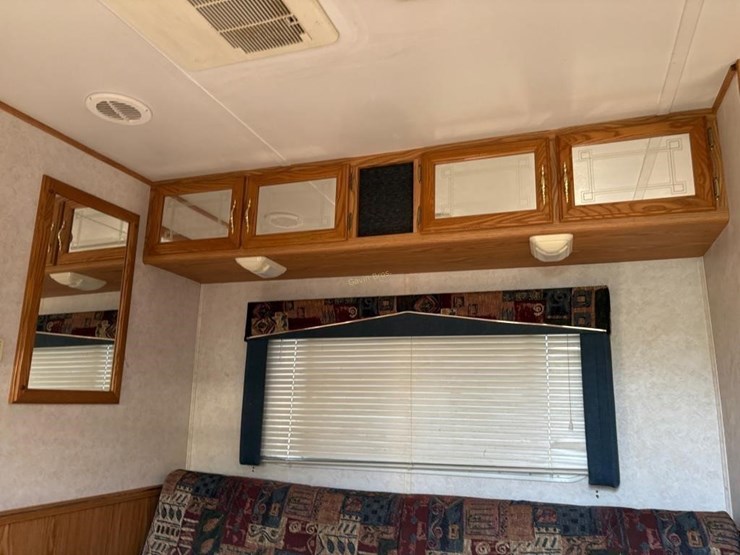 1999-classic-dutchmen-300-camper-image-9