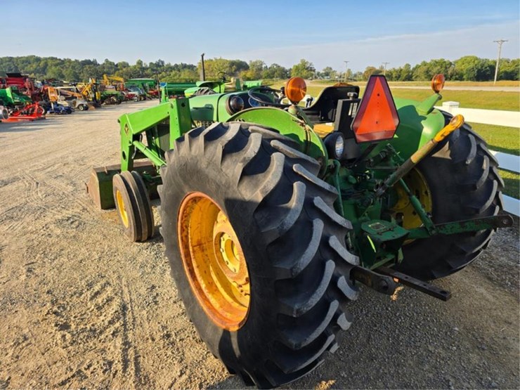 john-deere-2440-image-3