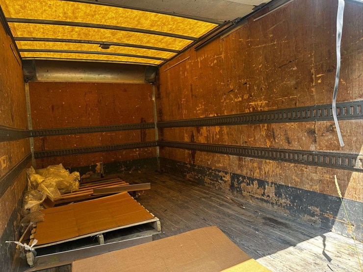 2005-ford-box-truck---blown-engine---will-need-towed---vin-#-1-fdxf46y05eb77980-image-21