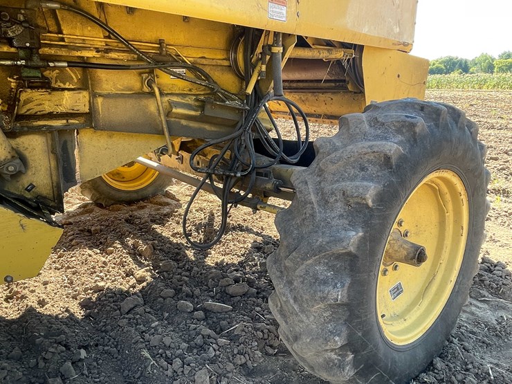 new-holland-tr87-image-8
