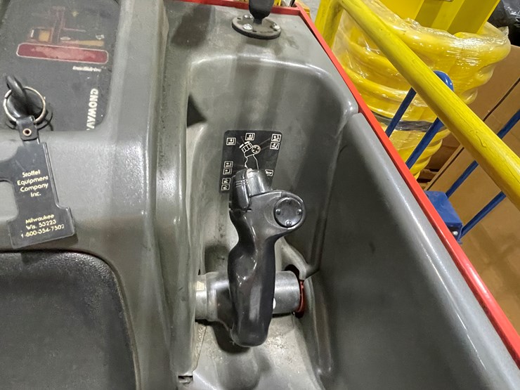 #7154-•-raymond-electric-forklift-image-18