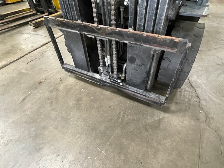 #8019-•-toyota-lp-powered-forklift-image-12