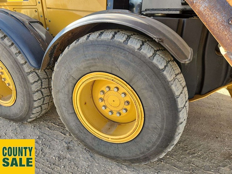 2020-caterpillar-150-awd-image-52