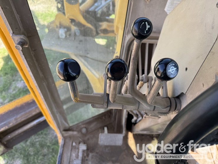 deere-672b-image-36