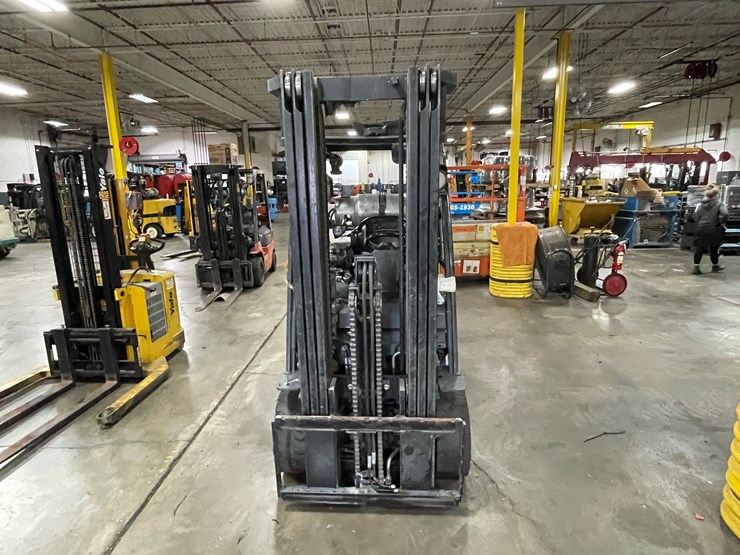 #8019-•-toyota-lp-powered-forklift-image-2
