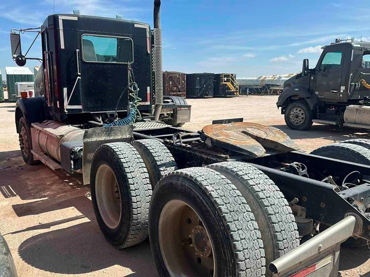 2011-kenworth-t800-image-5