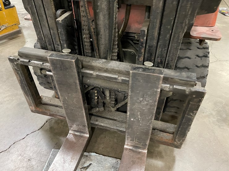#8017-•-toyota-lp-powered-forklift-image-8