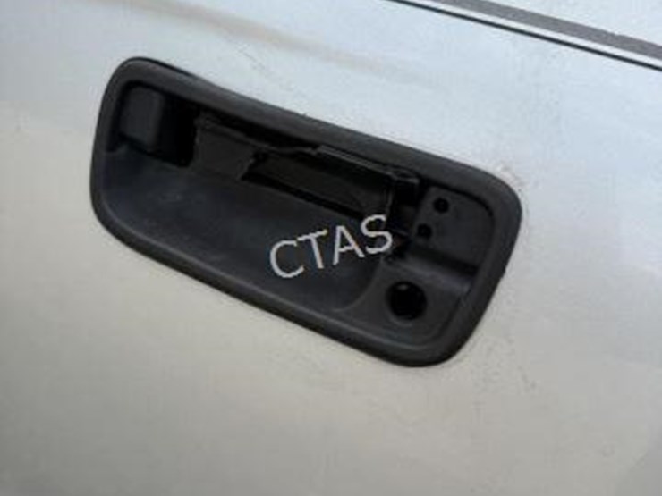 2011-toyota-tacoma-image-15