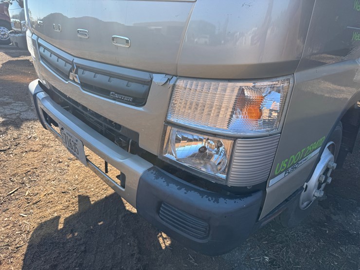 #3240-•-2020-mitsubishi-fuso-canter-truck-(has-wi-title)-(waukesha,-wi)-image-9