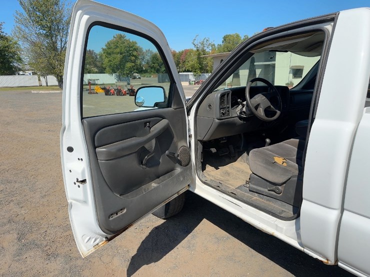 2005-gmc-sierra-2500hd-image-15