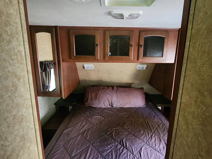 #3300-•-2012-north-trail-caliber-26lrss-camper-(has-mi-title)-(three-lakes,-wi)-image-47