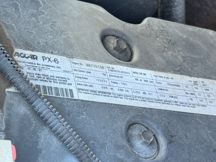 2008-peterbilt-335-image-43