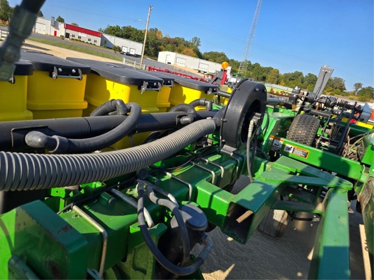 john-deere-1730-image-13