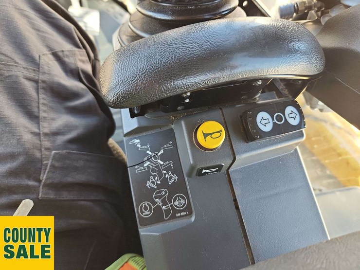 2020-caterpillar-150-awd-image-19