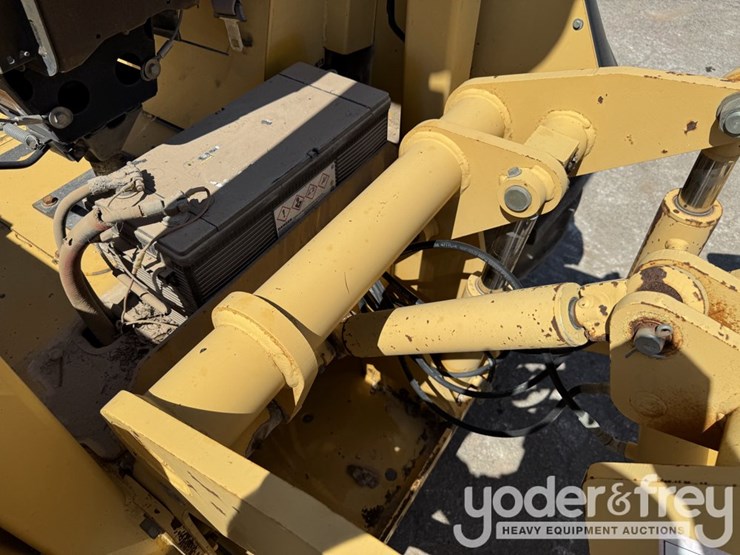 johndeere-210le-image-10