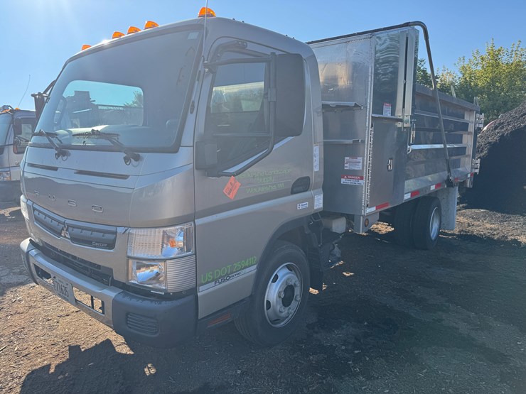 #3240-•-2020-mitsubishi-fuso-canter-truck-(has-wi-title)-(waukesha,-wi)-image-1