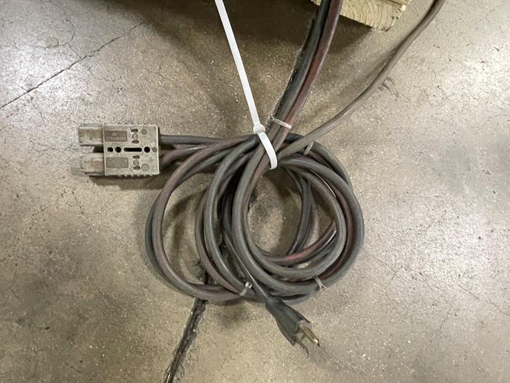 #8022-•-big-joe-battery-charger-image-10