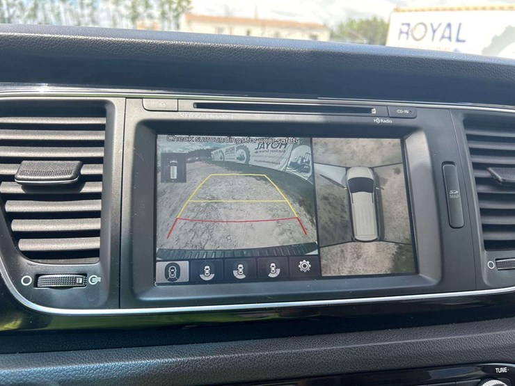 2015-kia-sedona-image-16