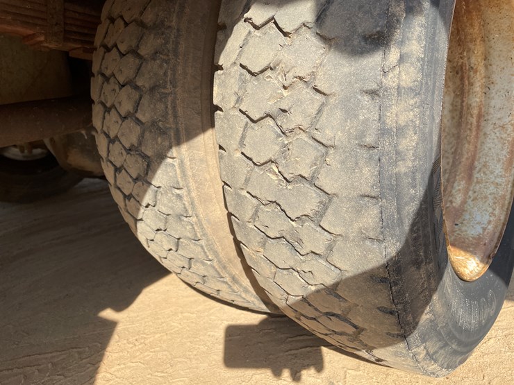 2001-ford-f550-image-25