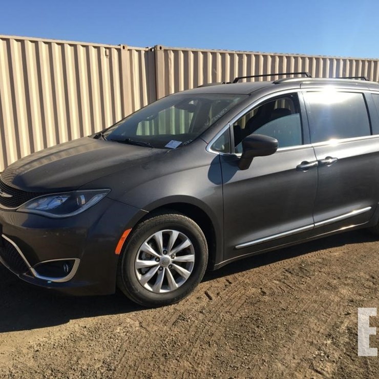 2017 CHRYSLER PACIFICA