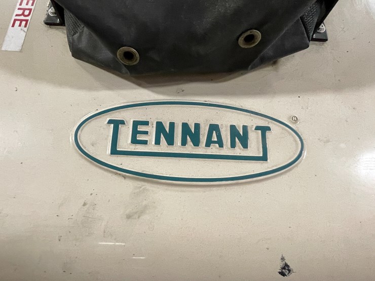 #7162-•-tennant-es480-floor-scrubber-image-7