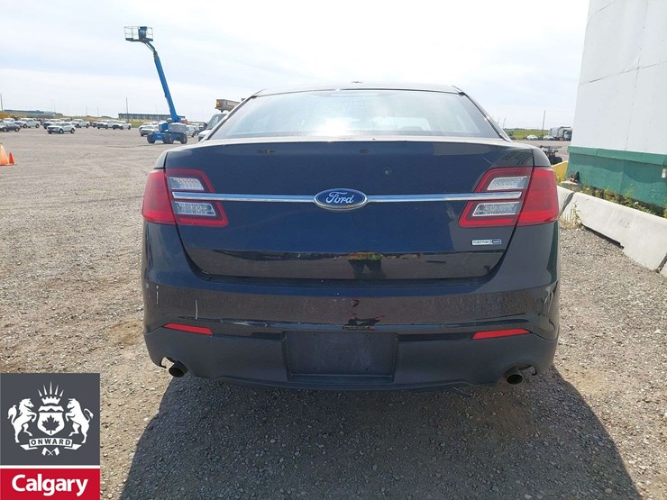 2015-ford-taurus-awd-4dr-sedan-image-18