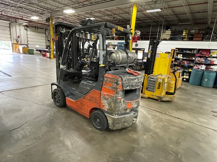 #8019-•-toyota-lp-powered-forklift-image-7