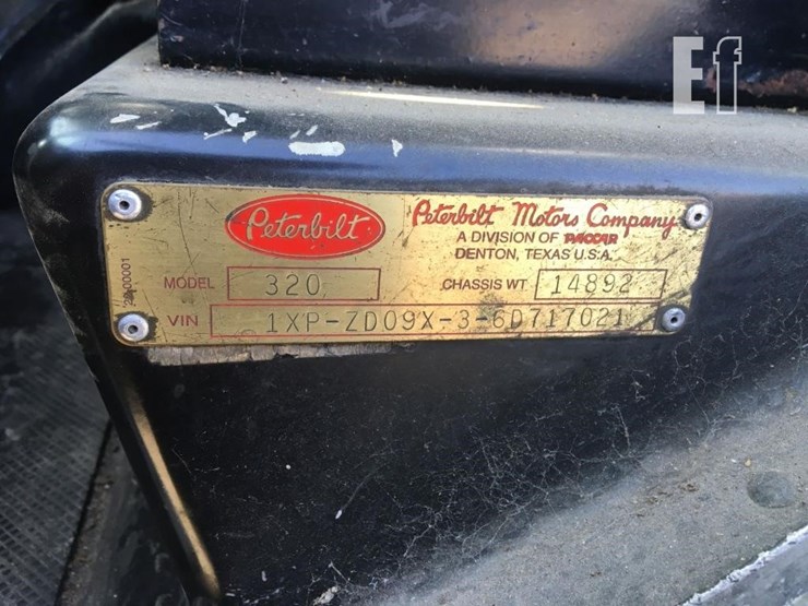2006-peterbilt-320-image-13
