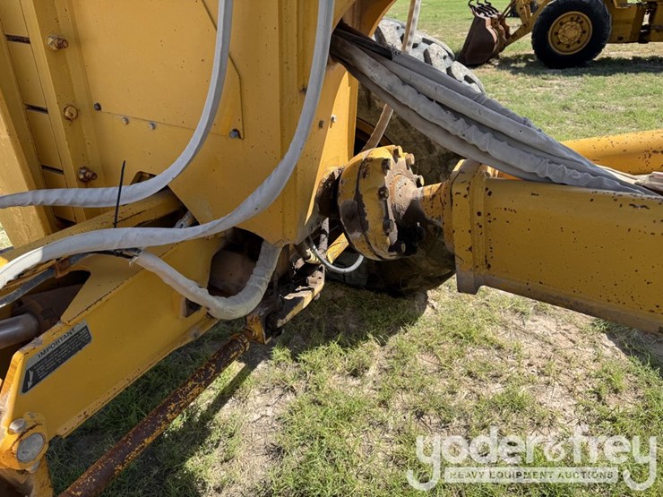 deere-672b-image-11