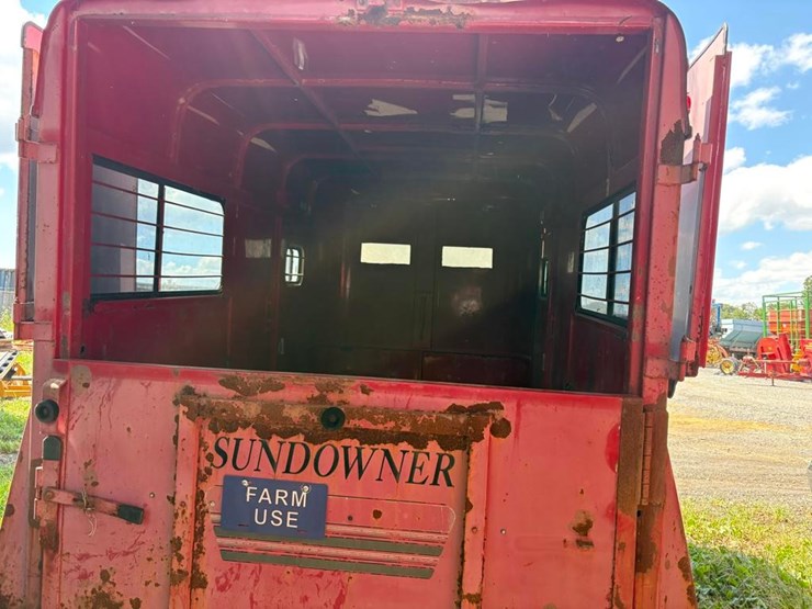 1992-sundowner-2-horse-horse-trailer-w/-no-title-image-7