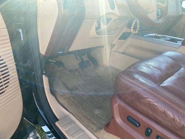 2013-ford-f250-king-ranch-image-24