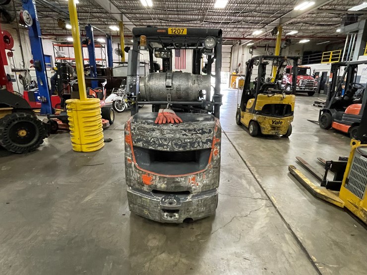 #8019-•-toyota-lp-powered-forklift-image-6