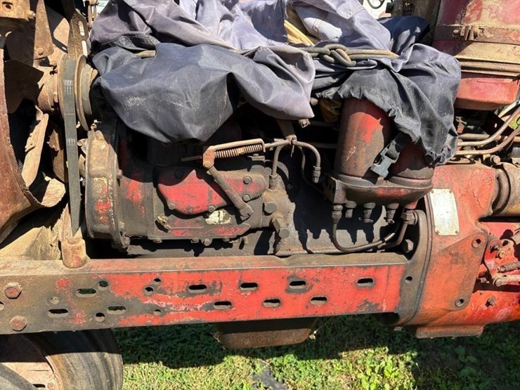 farmall-400-diesel-tractor-for-parts-image-11