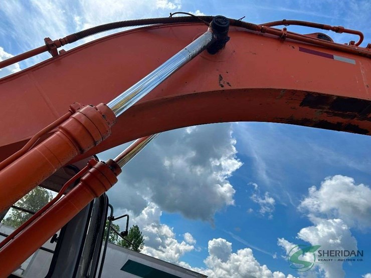 hitachi-ex200-lc-image-10