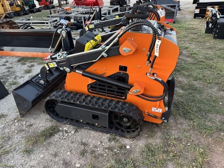 land-hero,-ldh-t460xx,-stand-on-skid-steer.-image-1