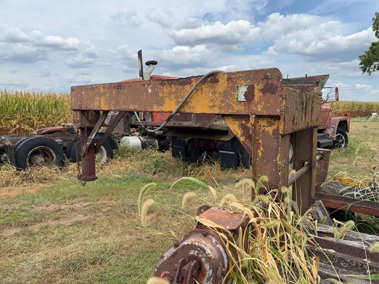 gooseneck-trailer-with-tank-image-25