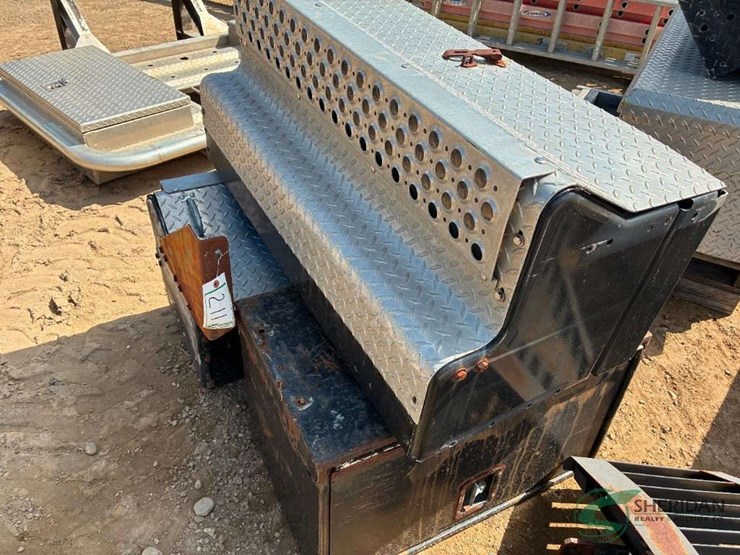 truck-step-tool-boxes-image-1