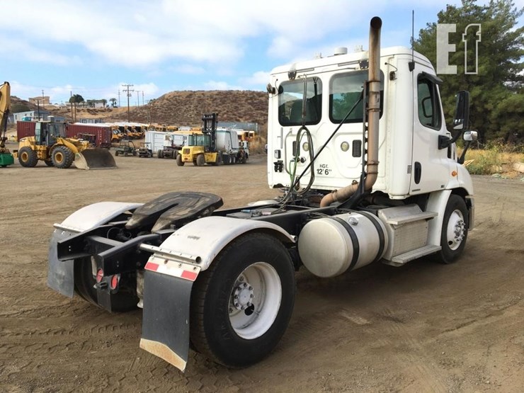 2012-freightliner-cascadia-113-image-3