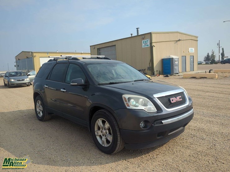 2011-gmc-acadia-image-2