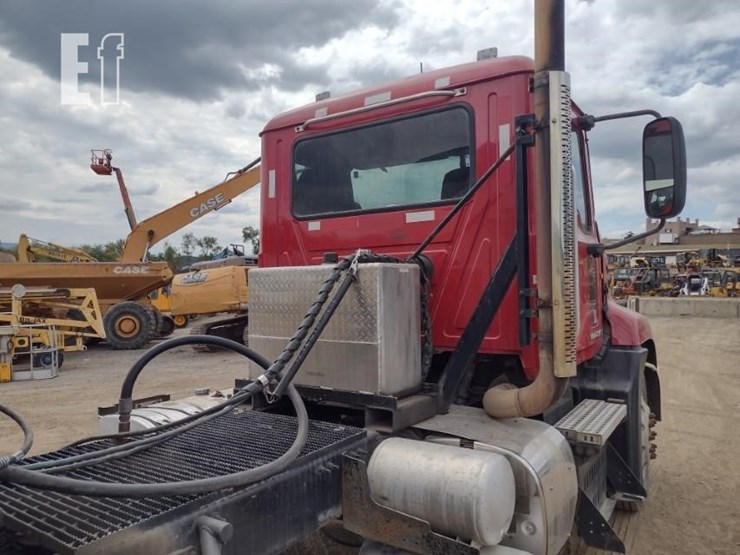 2012-mack-pinnacle-cxu613-image-28