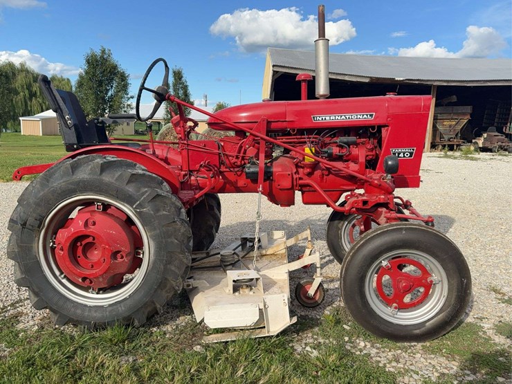 farmall-140-with-belly-mower-image-3