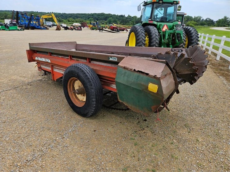 #149-•-new-idea-manure-spreader-image-3