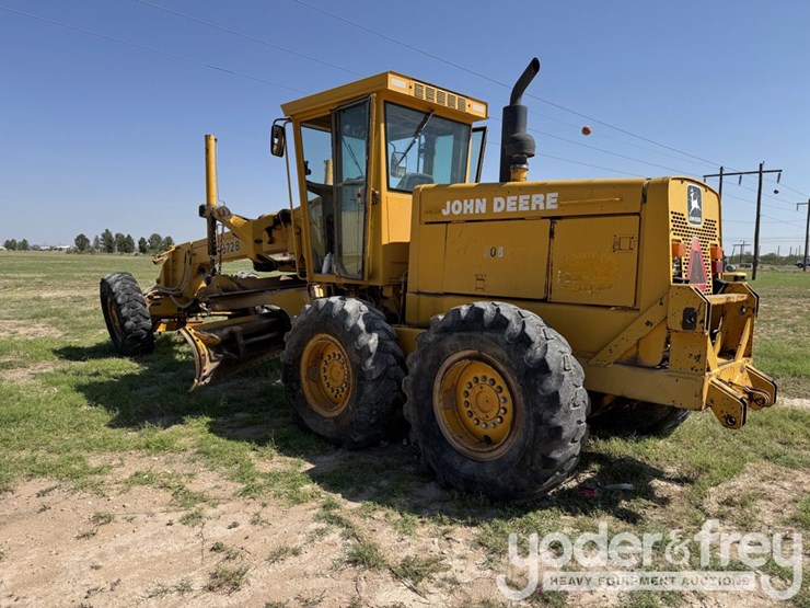 deere-672b-image-3