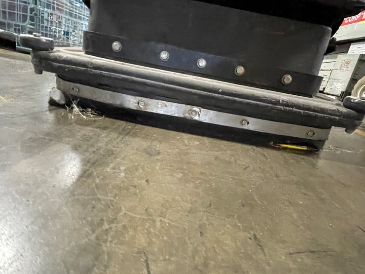 #7162-•-tennant-es480-floor-scrubber-image-13