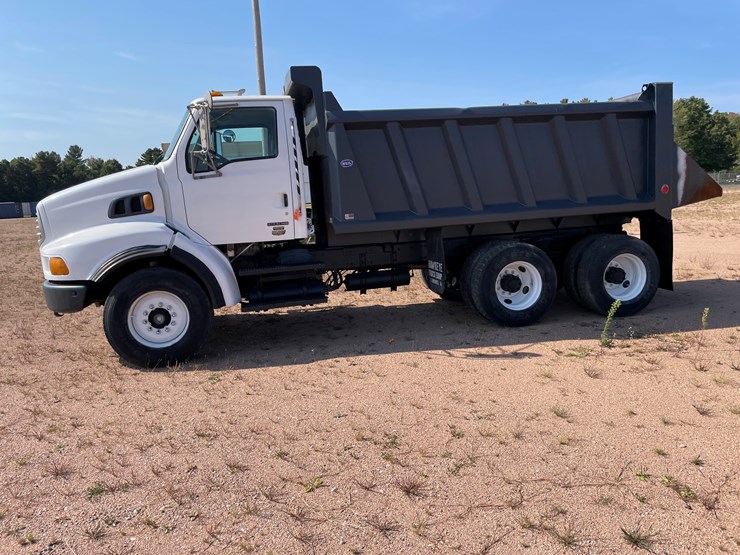 2005-sterling-lt9500-image-26