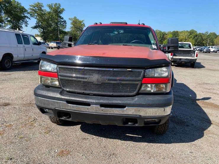 2005-chevrolet-3500-image-3