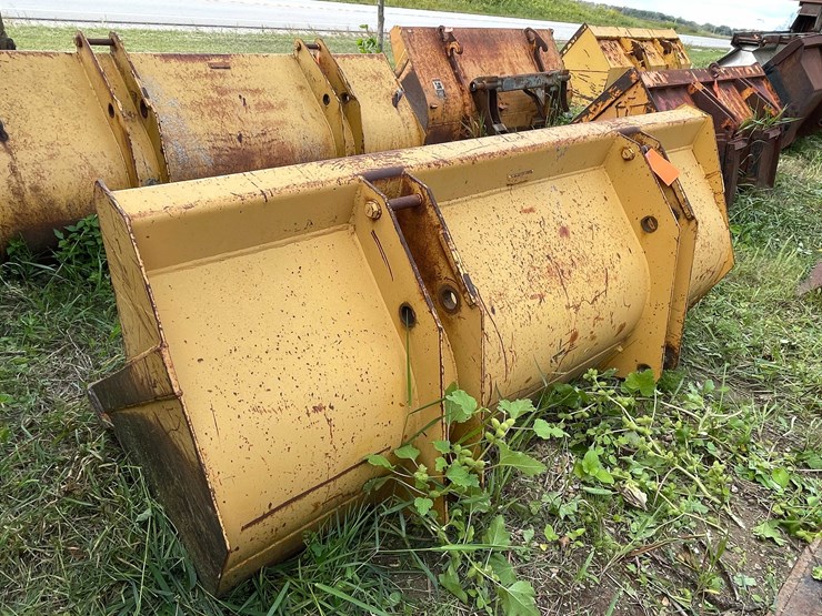 #1143-•-front-loader-bucket-attachment-image-8