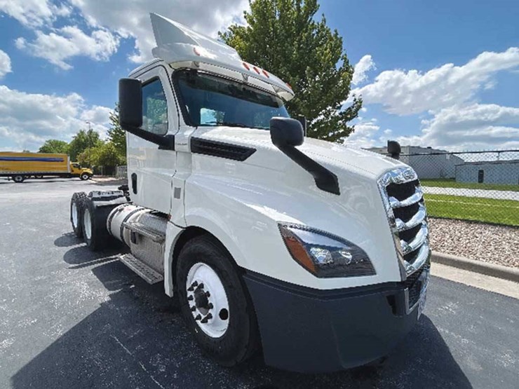 2019-freightliner-cascadia-126-image-1