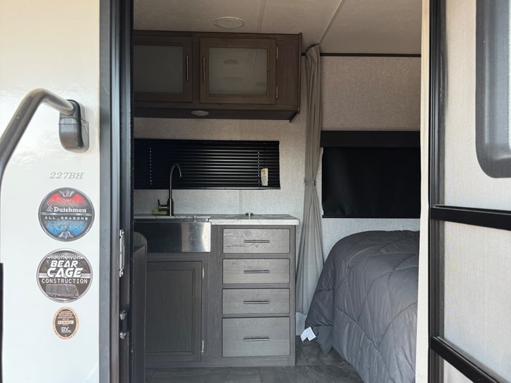 #3310-•-2021-kodiak-ultra-lite-227bh-camper-(no-title)-(waukesha,-wi)-image-25