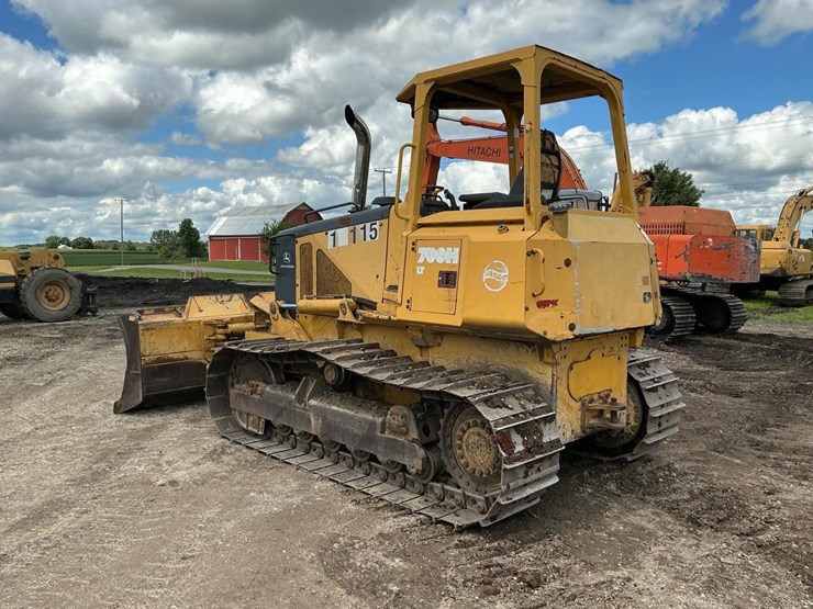 2002-deere-700h-image-9